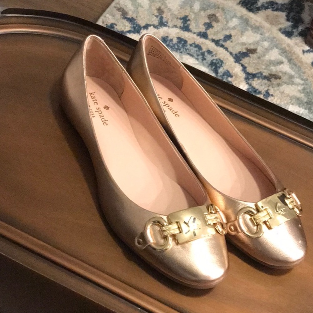 Kate spade Rose Gold Buckle Flats. Size 6.5. IT HAS 4 MARKS NEVER BEEN WORN. NW.